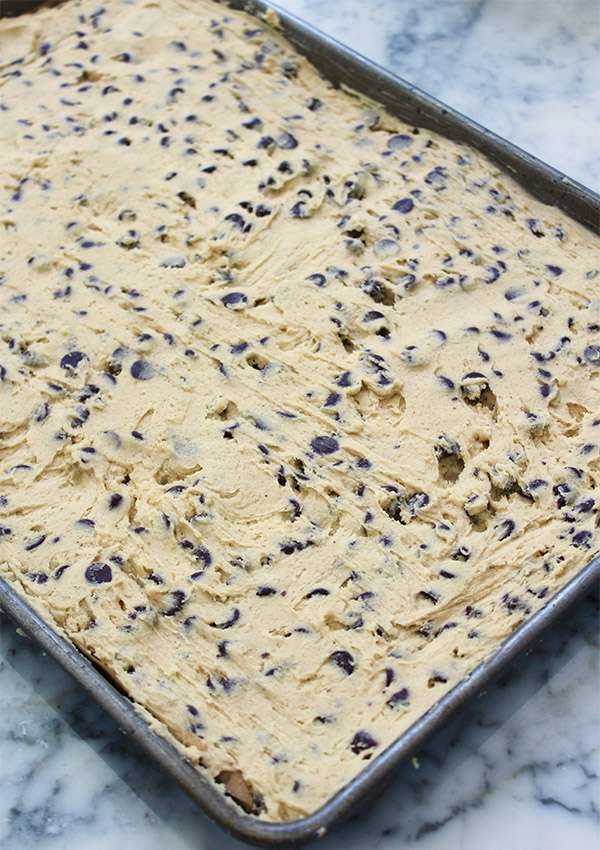 Giant Chocolate Chunk Skillet Cookie - LideyLikes