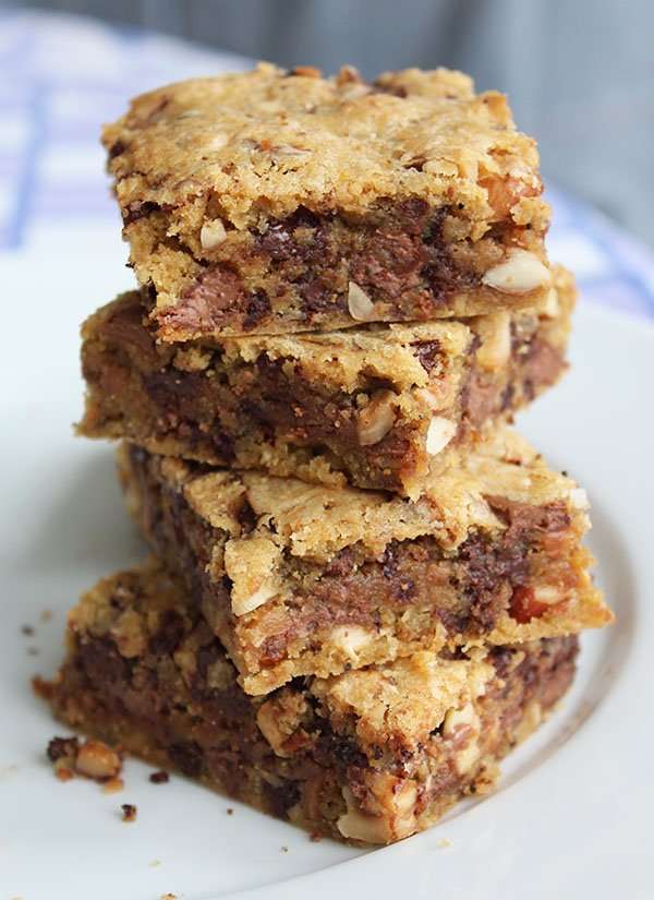 Carrot Cake Blondies with Cream Cheese Swirl – The Cozy Plum